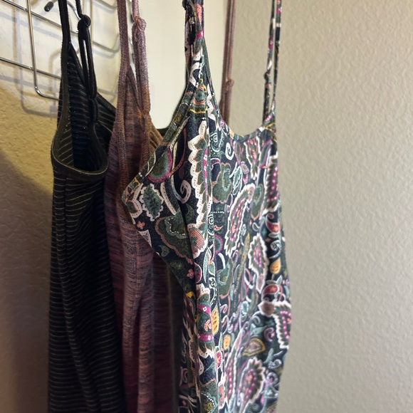 3 pack of LOFT tank tops - Picture 2 of 10